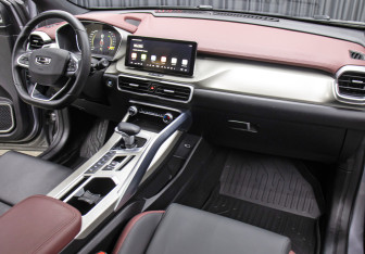 Подержанный автомобиль Geely Coolray 2023 года (11 фото)