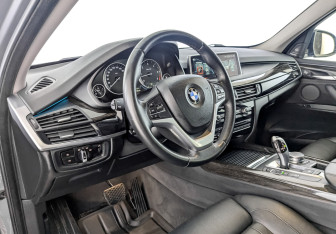 Подержанный автомобиль BMW X5 2016 года (16 фото)