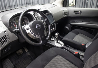 Подержанный автомобиль Nissan X-Trail 2007 года (16 фото)