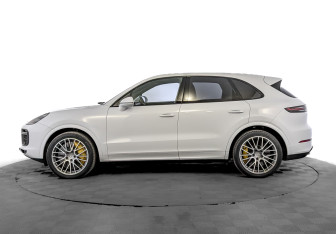 Подержанный автомобиль Porsche Cayenne 2020 года (8 фото)