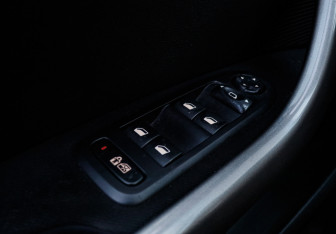 Подержанный автомобиль Peugeot 308 Hatchback 2012 года (14 фото)