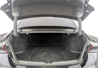 Подержанный автомобиль Kia K5 2020 года (10 фото)