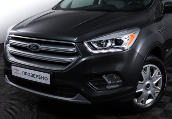 Подержанный автомобиль Ford Kuga 2017 года (18 фото)