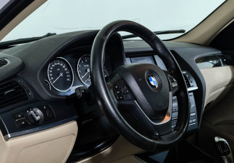 Подержанный автомобиль BMW X3 2011 года (11 фото)