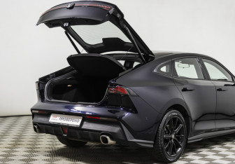 Подержанный автомобиль Changan UNI-V 2023 года (23 фото)