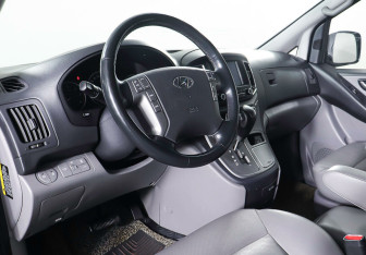 Подержанный автомобиль Hyundai Grand Starex 2018 года (11 фото)