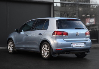 Подержанный автомобиль Volkswagen Golf Hatchback 2011 года (6 фото)
