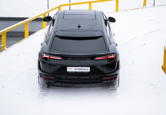 Подержанный автомобиль Lamborghini Urus 2023 года (4 фото)