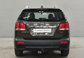 Подержанный автомобиль Kia Sorento 2012 года (6 фото)