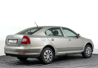 Подержанный автомобиль Skoda Octavia Liftback 2011 года (5 фото)