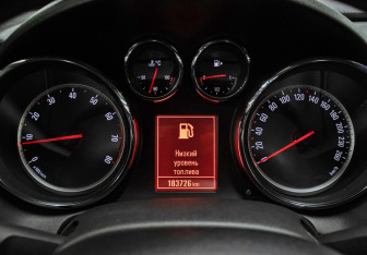 Подержанный автомобиль Opel Astra Hatchback 2012 года (13 фото)