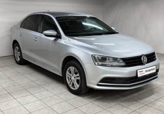 Подержанный автомобиль Volkswagen Jetta Sedan 2016 года (3 фото)