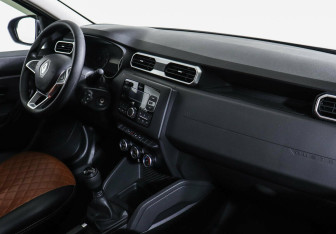 Подержанный автомобиль Renault Duster 2021 года (7 фото)