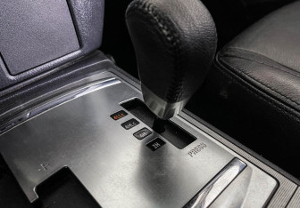 Подержанный автомобиль Mitsubishi Pajero 2013 года (14 фото)