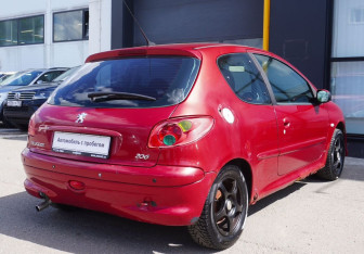 Подержанный автомобиль Peugeot 206 Hatchback 2006 года (5 фото)