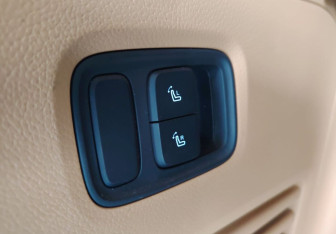 Подержанный автомобиль Voyah Dream 2024 года (18 фото)