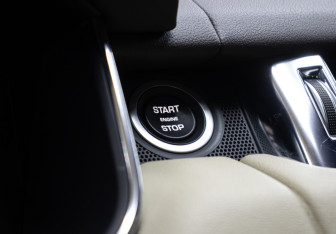 Подержанный автомобиль Land Rover Range Rover Sport 2021 года (18 фото)