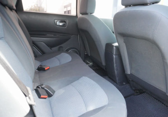 Подержанный автомобиль Nissan Qashqai 2012 года (10 фото)