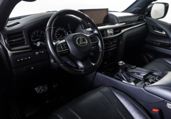 Подержанный автомобиль Lexus LX 2020 года (17 фото)