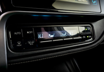 Подержанный автомобиль Toyota Corolla Sedan 2016 года (25 фото)