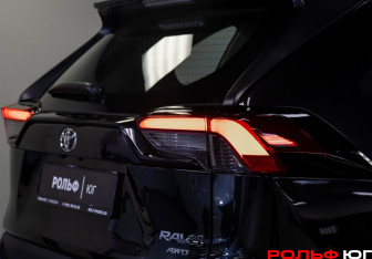 Подержанный автомобиль Toyota RAV4 2025 года (21 фото)