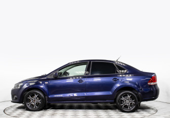 Подержанный автомобиль Volkswagen Polo Sedan 2011 года (8 фото)
