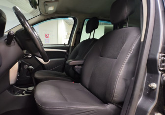 Подержанный автомобиль Nissan Terrano 2015 года (10 фото)