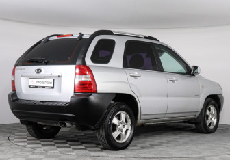 Подержанный автомобиль Kia Sportage 2007 года (3 фото)