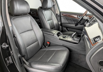 Подержанный автомобиль Hyundai Equus 2015 года (24 фото)