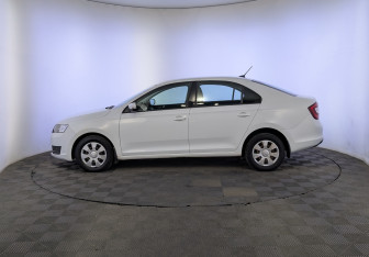 Подержанный автомобиль Skoda Rapid Liftback 2019 года (8 фото)