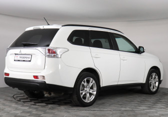 Подержанный автомобиль Mitsubishi Outlander 2012 года (4 фото)