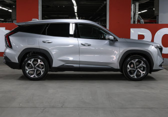 Подержанный автомобиль Geely Atlas 2024 года (4 фото)