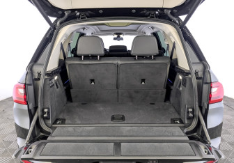 Подержанный автомобиль BMW X7 2019 года (11 фото)