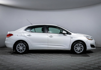 Подержанный автомобиль Citroen C4 Sedan 2013 года (4 фото)