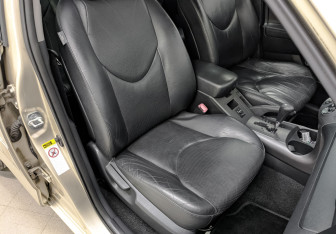 Подержанный автомобиль Toyota RAV4 2007 года (22 фото)