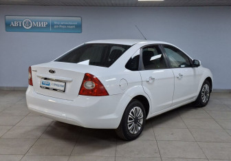 Подержанный автомобиль Ford Focus Sedan 2011 года (5 фото)