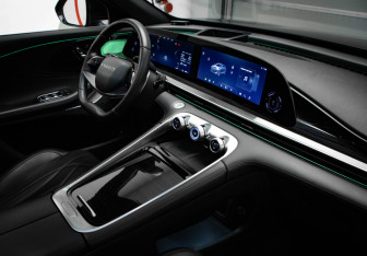 Подержанный автомобиль Exeed RX 2023 года (25 фото)