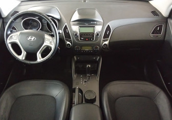 Подержанный автомобиль Hyundai ix35 2012 года (9 фото)