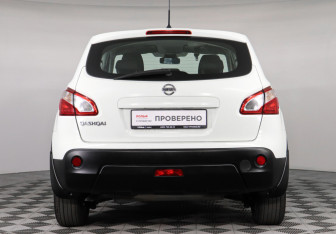Подержанный автомобиль Nissan Qashqai 2012 года (6 фото)