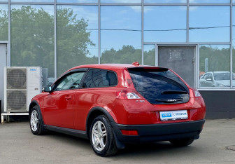 Подержанный автомобиль Volvo C30 2008 года (7 фото)