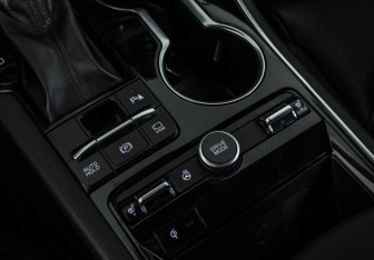 Подержанный автомобиль Kia K5 2021 года (15 фото)