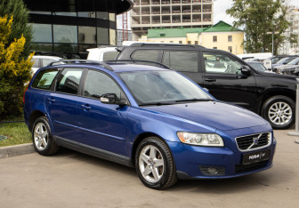 Подержанный автомобиль Volvo V50 2008 года (2 фото)