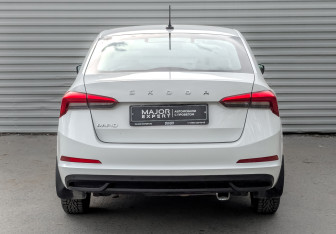 Подержанный автомобиль Skoda Rapid Liftback 2021 года (6 фото)
