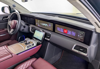 Подержанный автомобиль Hongqi E-HS9 2022 года (11 фото)