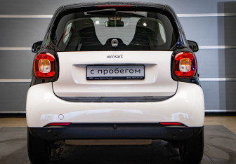 Подержанный автомобиль Smart Fortwo Hatchback 2018 года (5 фото)
