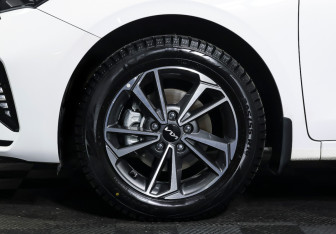 Подержанный автомобиль Kia K3 Sedan 2024 года (24 фото)