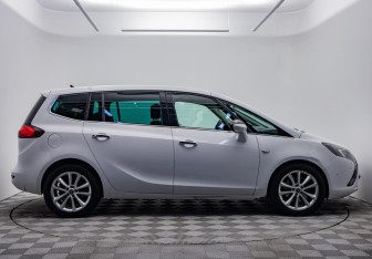 Подержанный автомобиль Opel Zafira Compactvan 2013 года (6 фото)