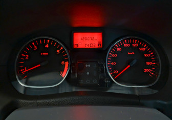 Подержанный автомобиль Renault Duster 2014 года (13 фото)