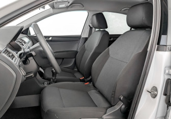 Подержанный автомобиль Skoda Rapid Liftback 2019 года (20 фото)