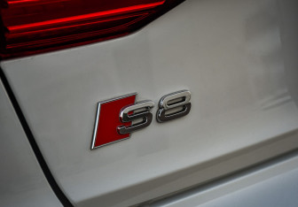 Подержанный автомобиль Audi S8 2020 года (47 фото)